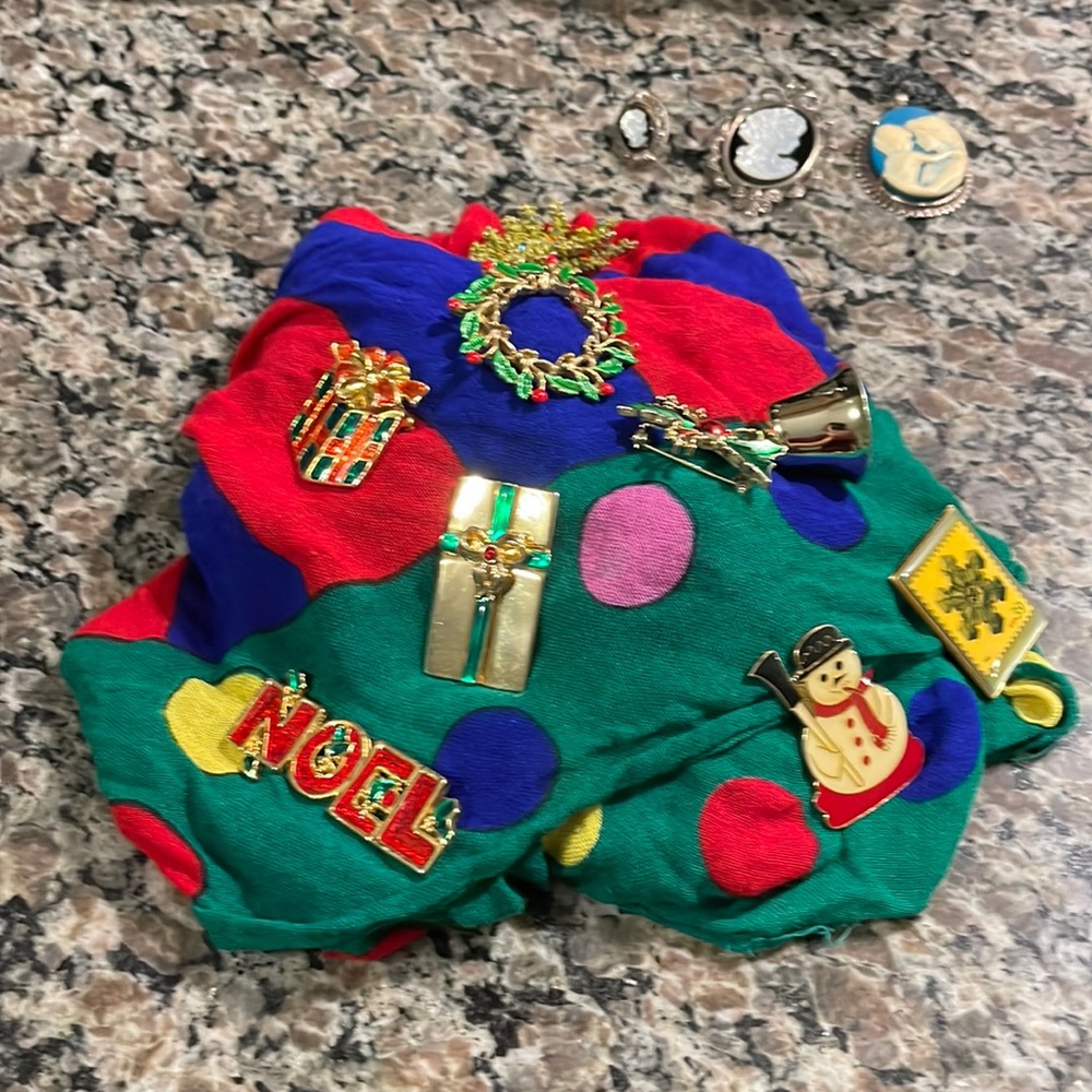 Christmas holiday winter brooches 🎄💕